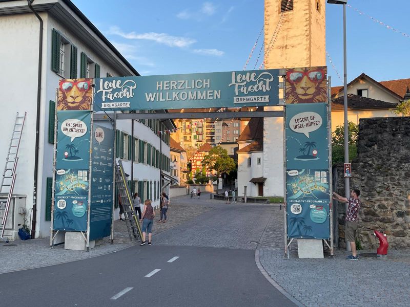 Foto der der Eingangstore zum Leuefäscht Foto der der Eingangstore zum Leuefäscht