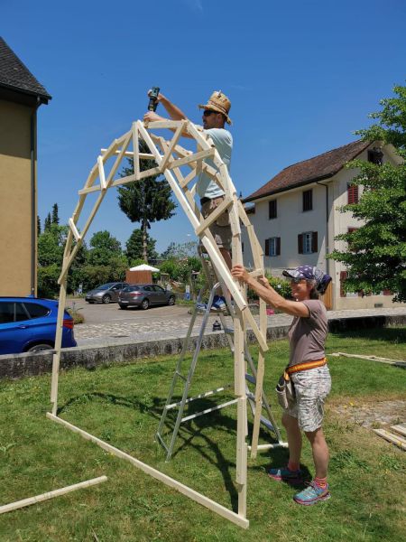 Foto des Gerippe der Löwenskulptur Foto des Gerippe der Löwenskulptur