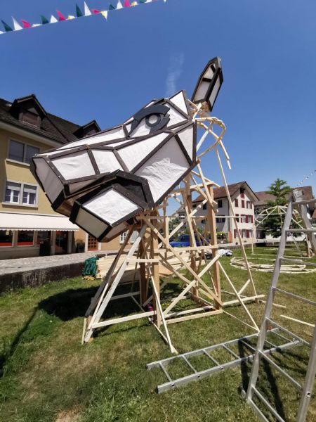 Foto des Gerippe der Löwenskulptur Foto des Gerippe der Löwenskulptur