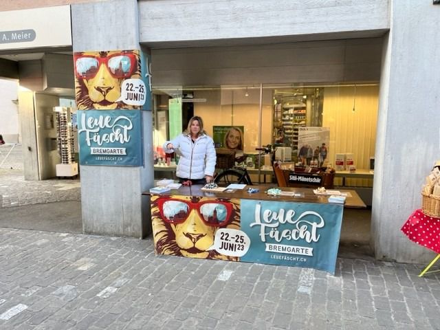 Foto vom Festbändelverkaufsstand am Ostermarkt Bremgarten Foto vom Festbändelverkaufsstand am Ostermarkt Bremgarten