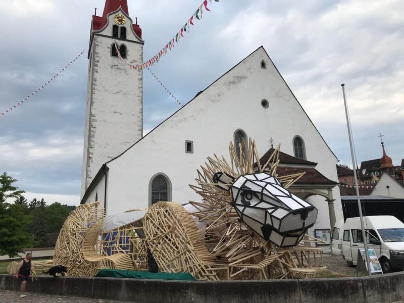 Foto des Leueskulptur-Gerüstes Foto des Leueskulptur-Gerüstes